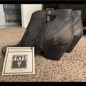 Frye Reina Bootie (Brown/Black) *NEVER WORN
